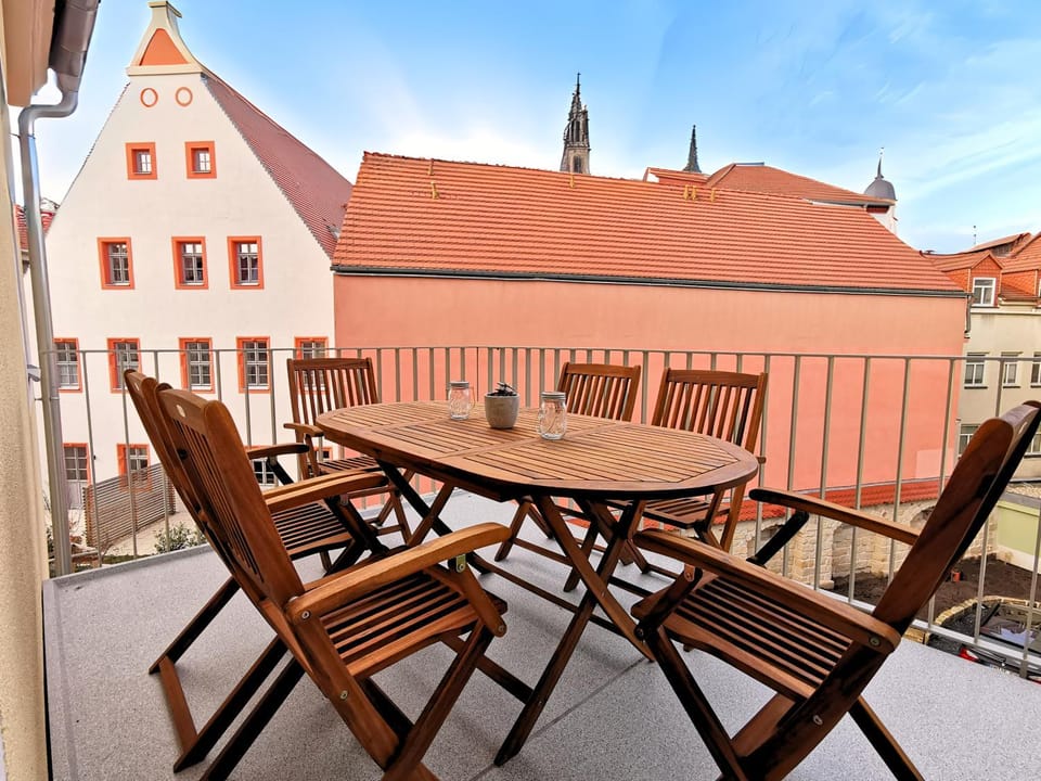 View (from property/room), Balcony/Terrace, City view