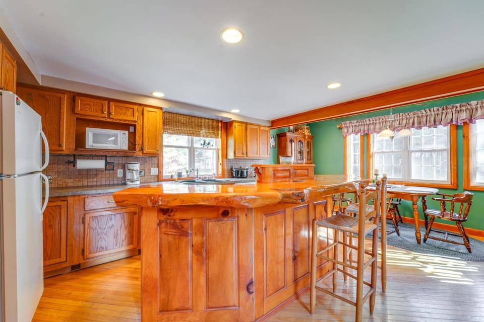 Greig Getaway Near Brantingham Lake & Ski Resort House in Adirondack Mountains