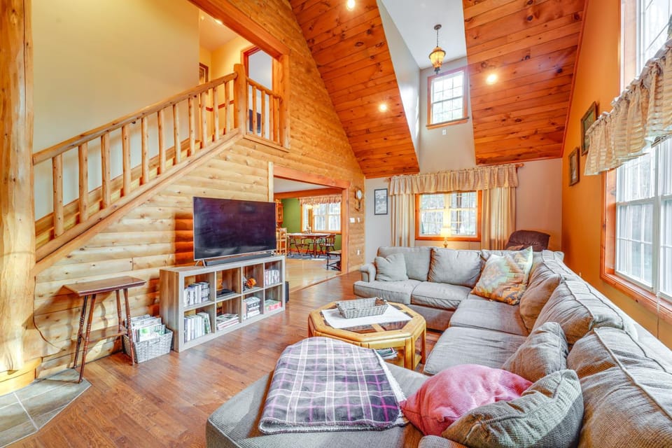 Greig Getaway Near Brantingham Lake & Ski Resort House in Adirondack Mountains