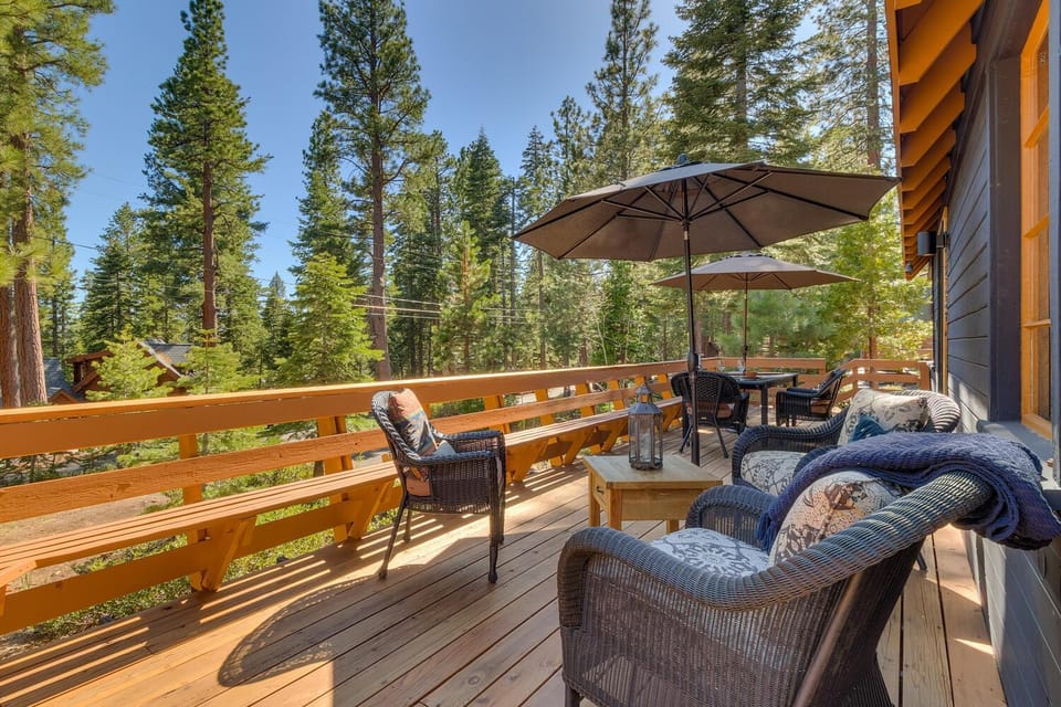 Falcon's Rest - Ski and Summer Cabin in The Heart of North Lake Tahoe- Gas Fireplace Cabin in Lake Tahoe