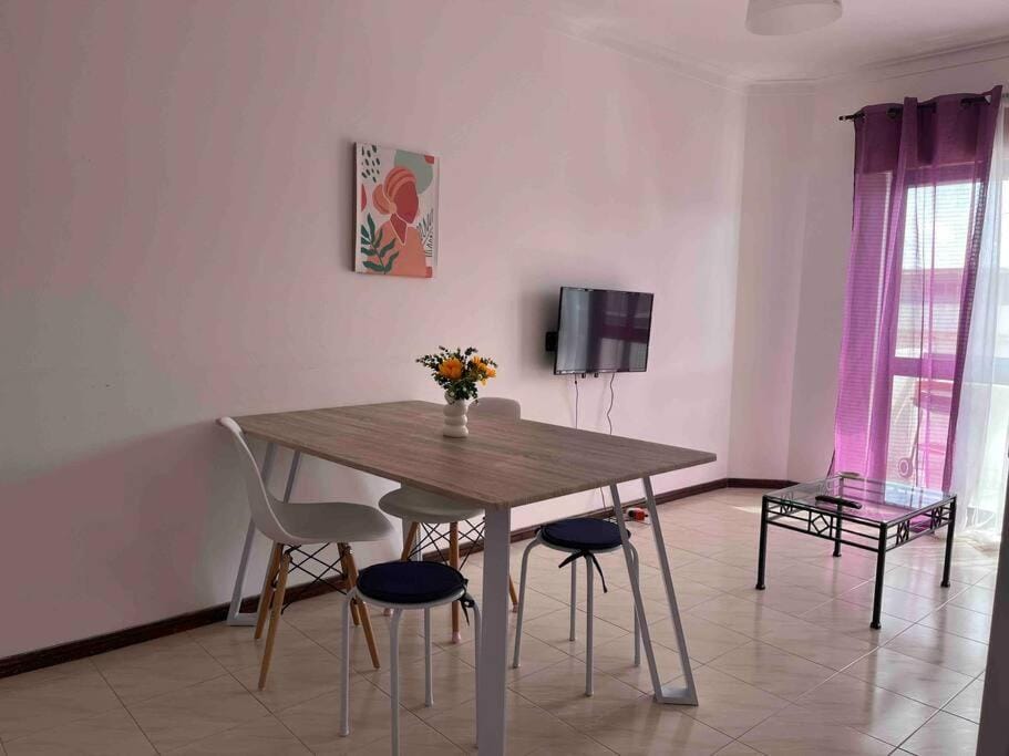 Communal lounge/ TV room, TV and multimedia, Living room, Dining area, Evening entertainment
