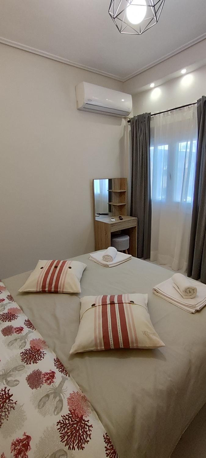 Bed, Bedroom, air conditioner