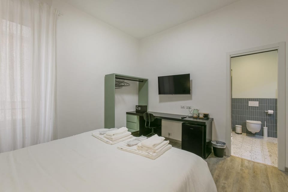Bathroom, Photo of the whole room, Bedroom
