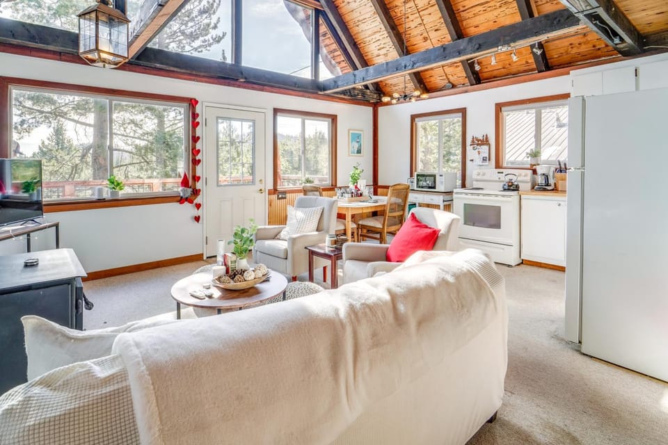 Serene Lakes Cabin w/ Deck: Dog Friendly! Cabin in Sierra Nevada