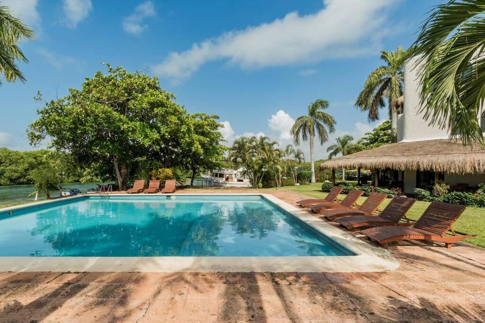 *Villa Sicilia Lagoon front by Casa Paraiso* Villa in Cancun
