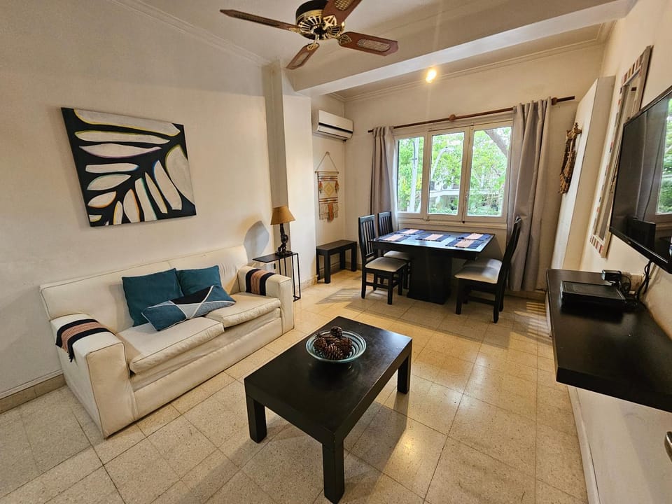 TV and multimedia, Living room, Photo of the whole room, Seating area, Dining area, fireplace