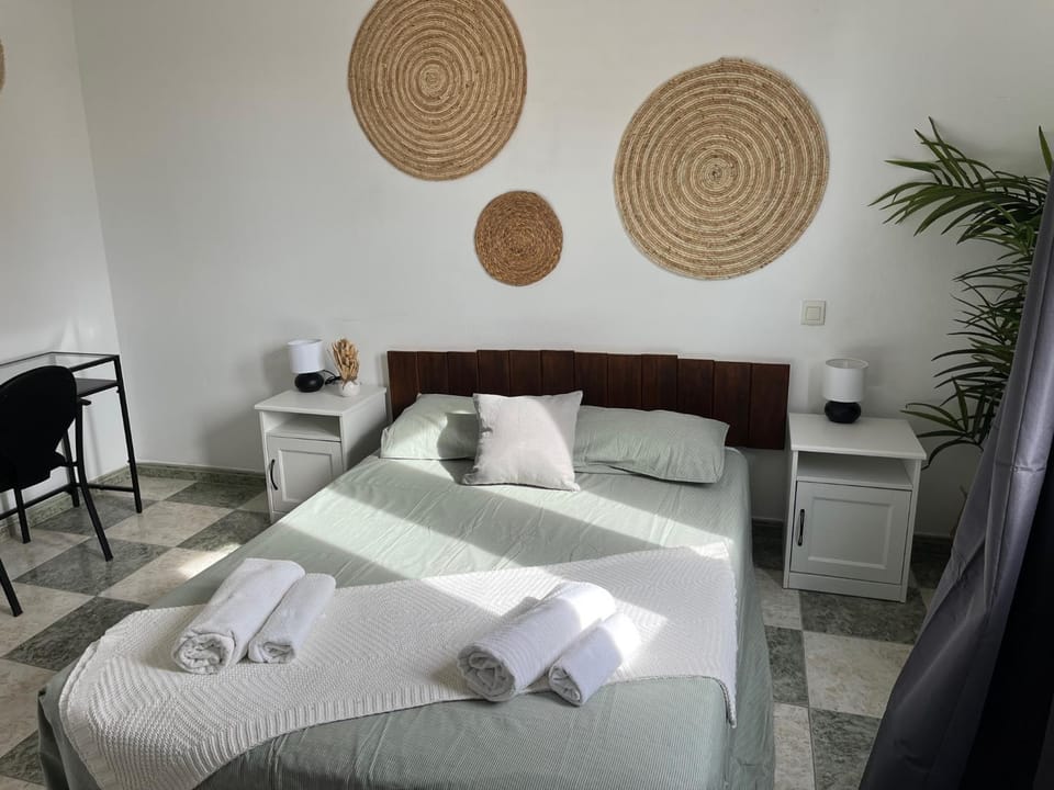 Bed, Photo of the whole room, Bedroom, towels