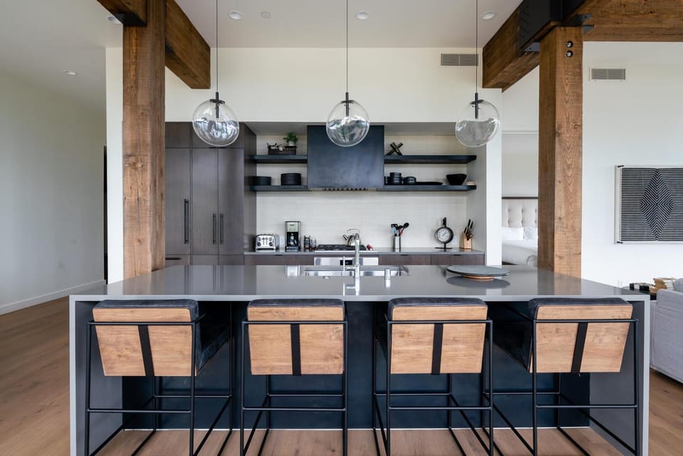 Kitchen or kitchenette, Dining area