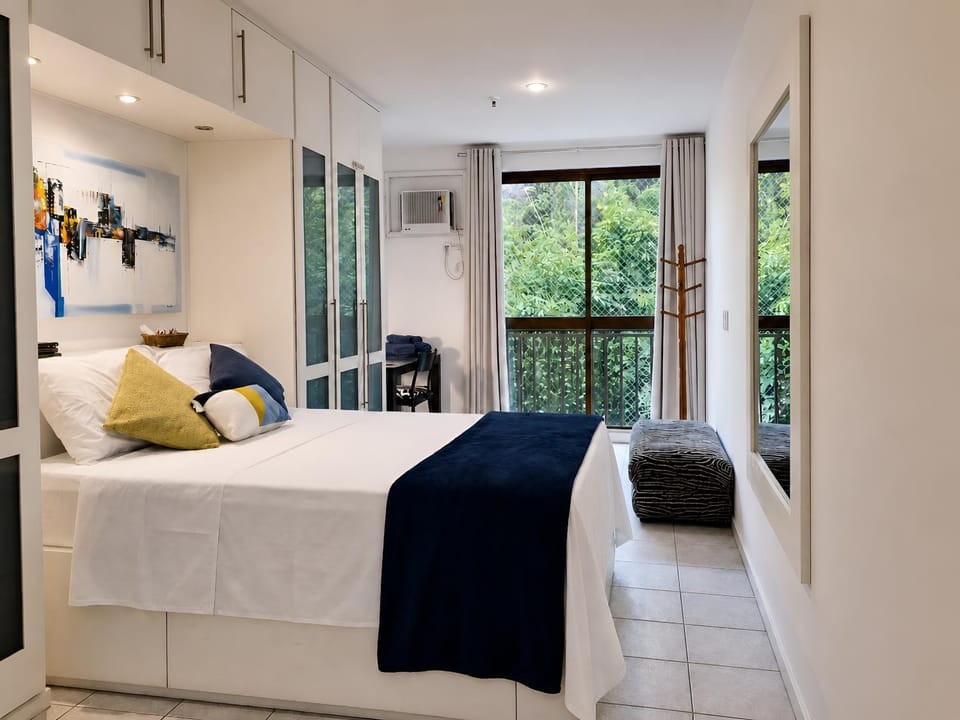 Bedroom, air conditioner