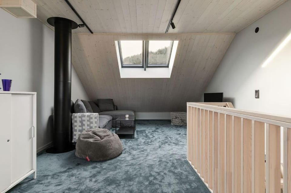 Bed, TV and multimedia, Living room, Photo of the whole room, Seating area