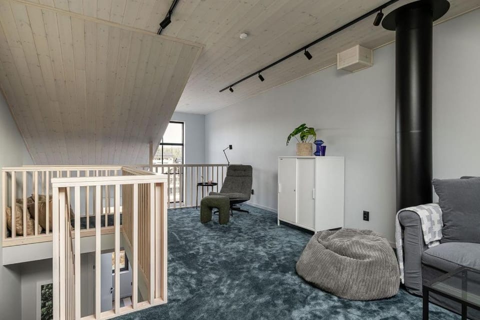 Bed, TV and multimedia, Living room, Photo of the whole room, Seating area