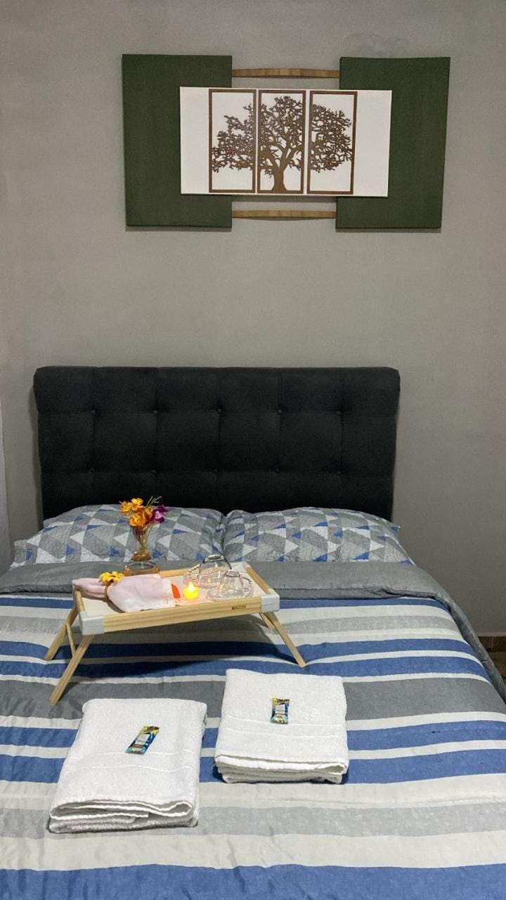 Hostel Anprado 2 kit café incluso, Próx-Aeroporto de Guarulhos Hotel in Guarulhos