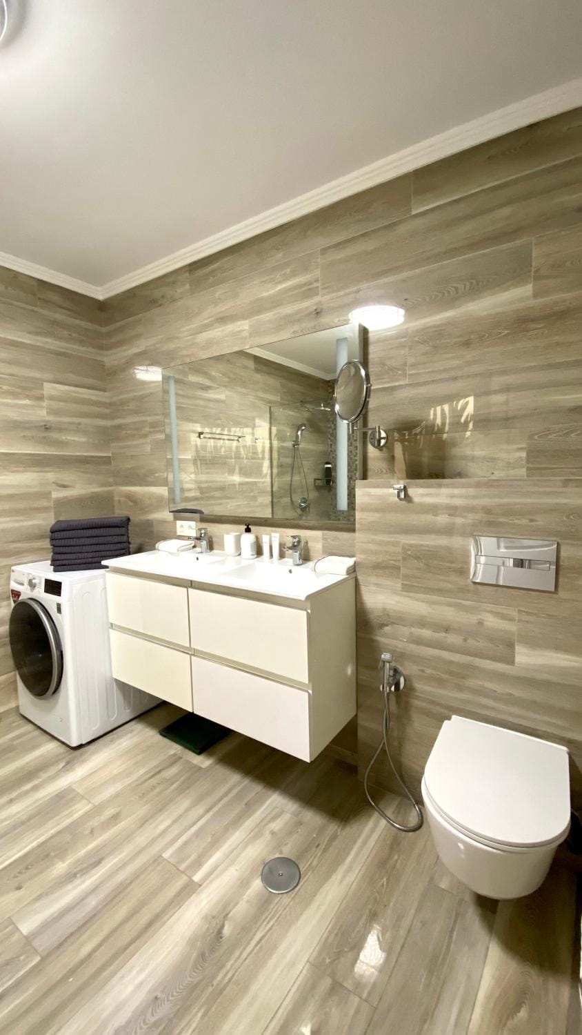 Shower, Toilet, towels, washing machine