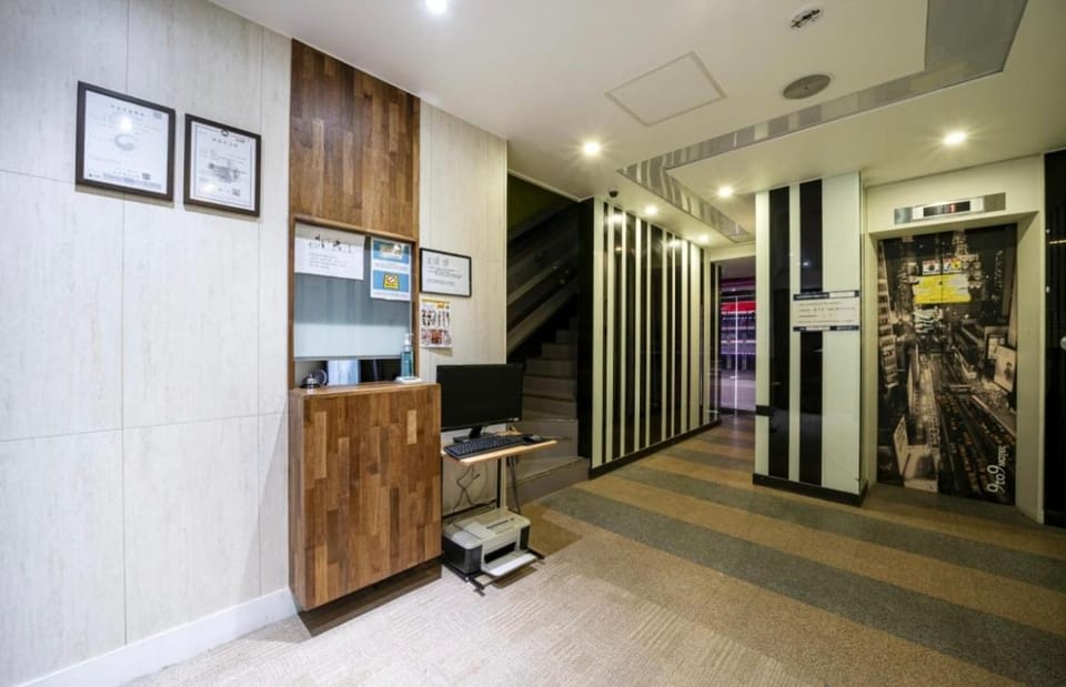 Lobby or reception, elevator