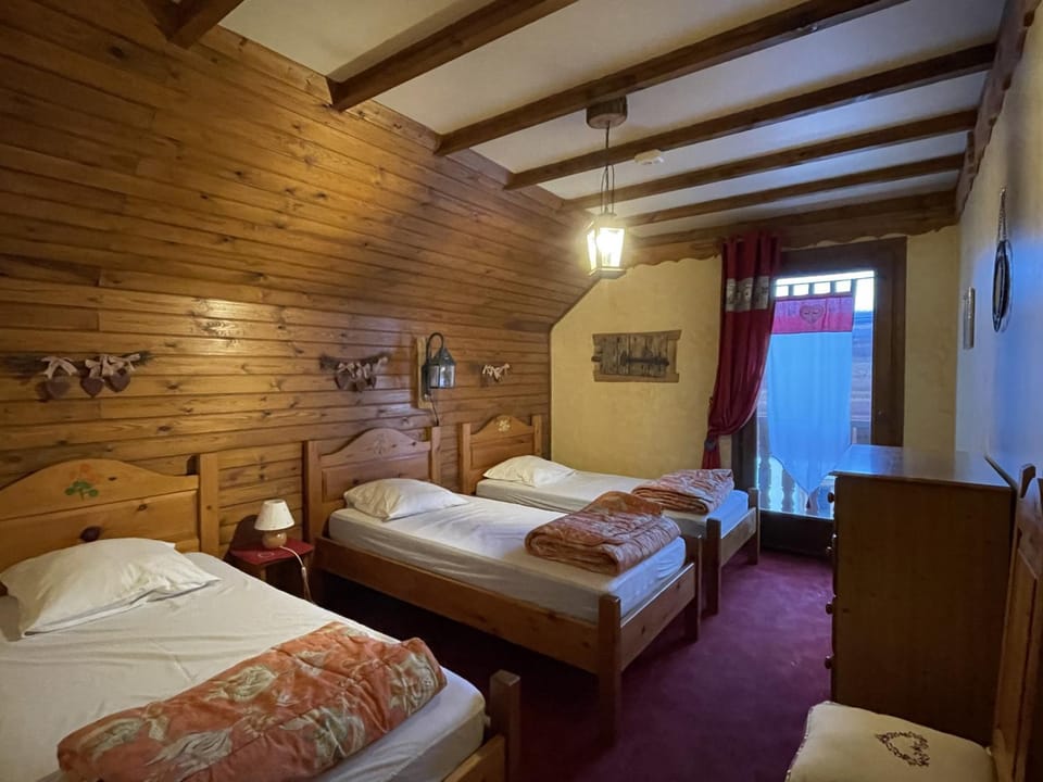 Chalet Confortable 14 Pers, 6 Ch, Wi-Fi, Parking, 300m des Pistes Serre Chevalier - FR-1-762-50 Chalet in Saint-Chaffrey