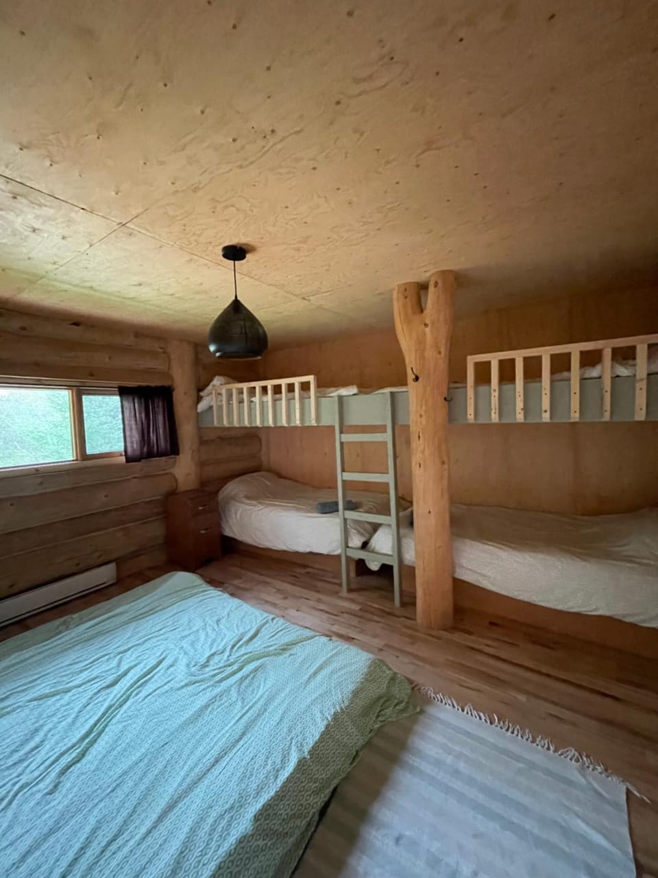 Bedroom, bunk bed