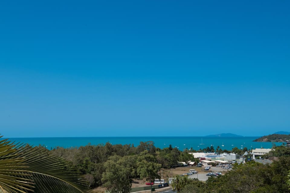 Picture Perfect On Azure Villa in Airlie Beach