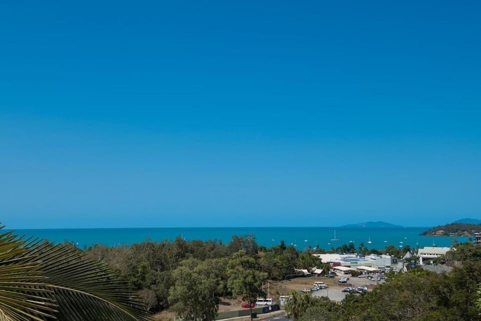 Picture Perfect On Azure Villa in Airlie Beach