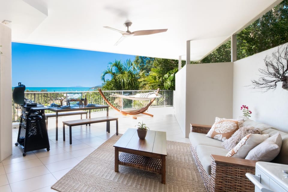 Picture Perfect On Azure Villa in Airlie Beach