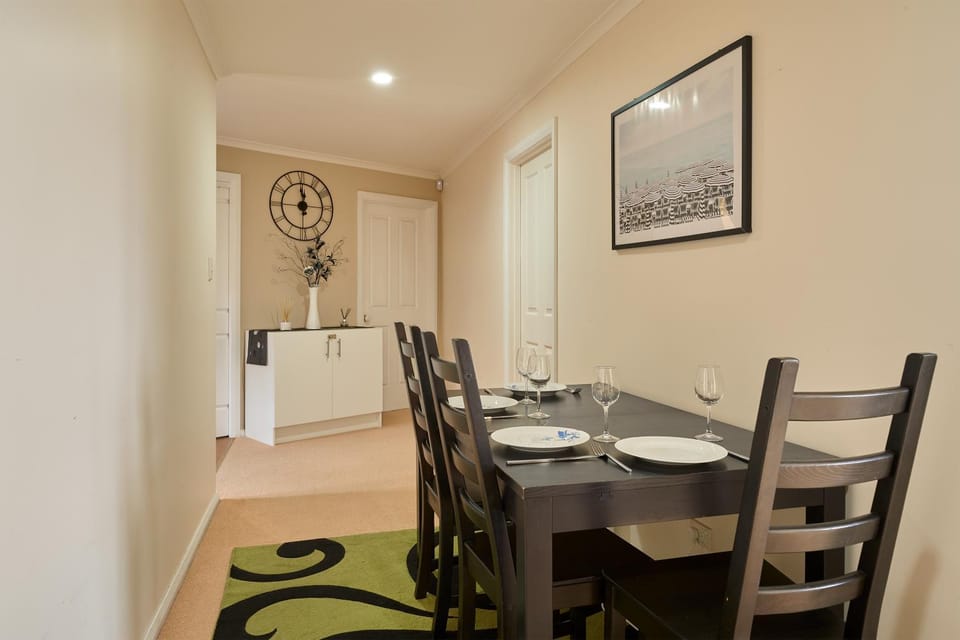 Decorative detail, Decorative detail, Seating area, Dining area