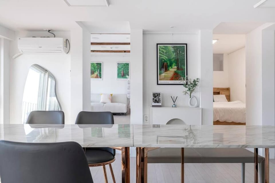 Living room, Seating area, Dining area, air conditioner