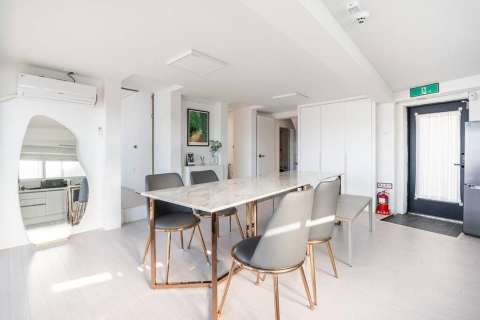 Living room, Seating area, Dining area