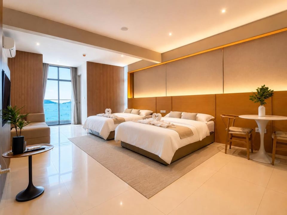 Bed, Living room, Photo of the whole room, Seating area, Bedroom, Family