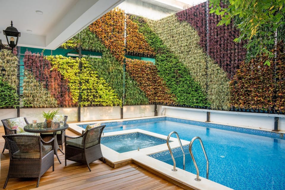 Pool view, Swimming pool, sunbed