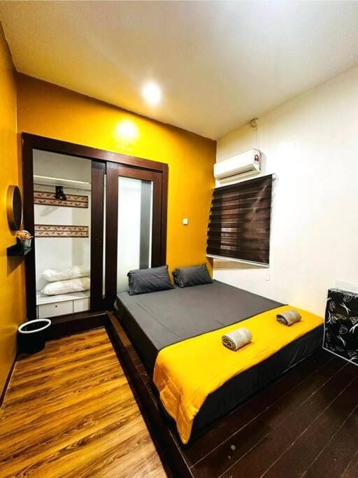 Photo of the whole room, Bedroom