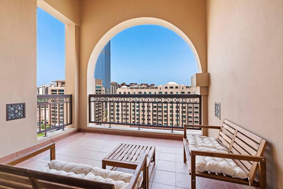 StoneTree - Luxurious 1BR with Beach Access Apartment in Dubai