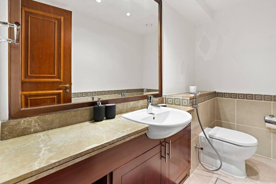 StoneTree - Luxurious 1BR with Beach Access Apartment in Dubai