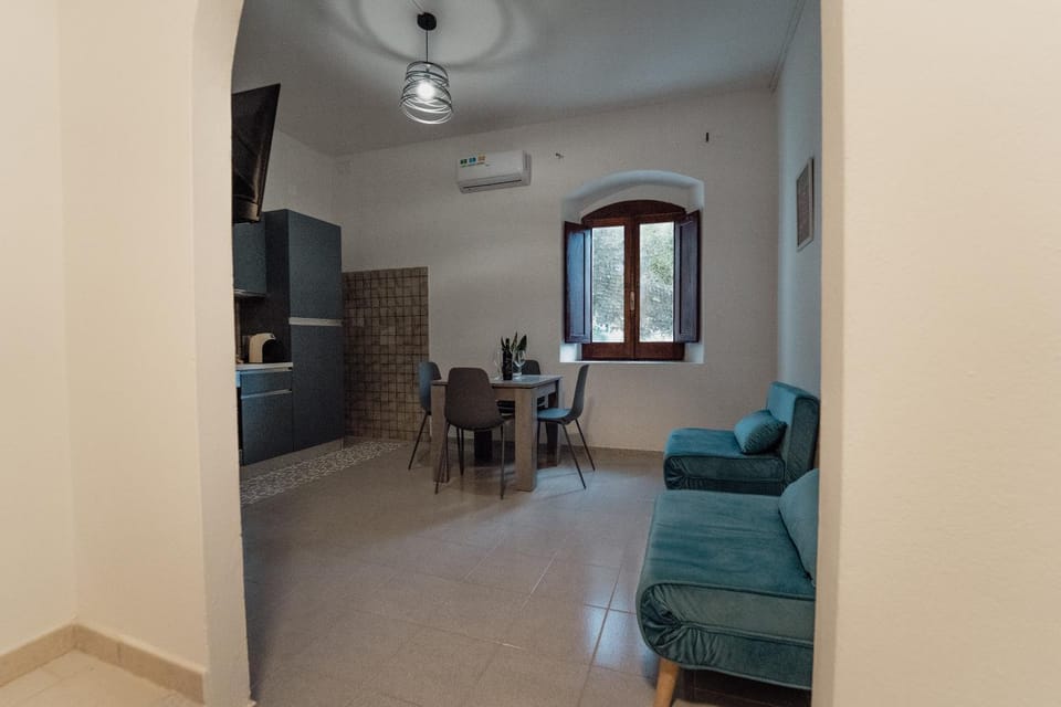 Kitchen or kitchenette, Living room, Seating area, Dining area, air conditioner