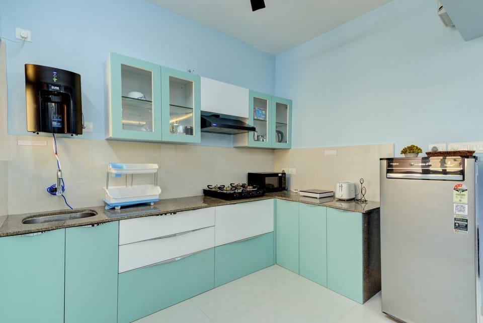 Kitchen or kitchenette, minibar, stove, toaster