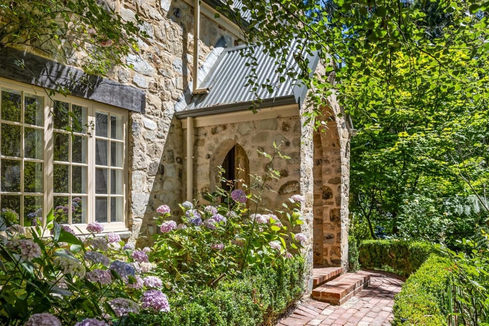 FROGWELL HOLLOW immerse into an idyllic fairytale House in Stirling