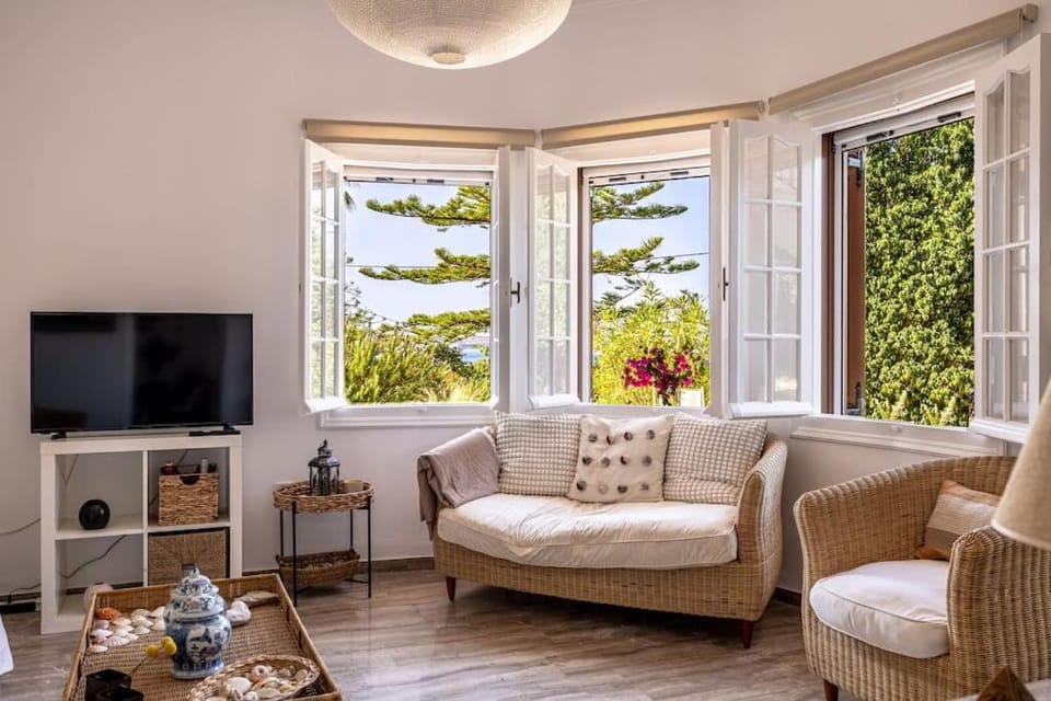 Théa Lassi 2 bedroom apartment, Garden level Apartment in Argostolion
