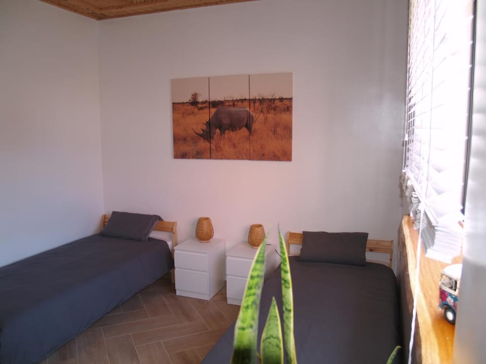 Bed, Photo of the whole room, Decorative detail, Bedroom