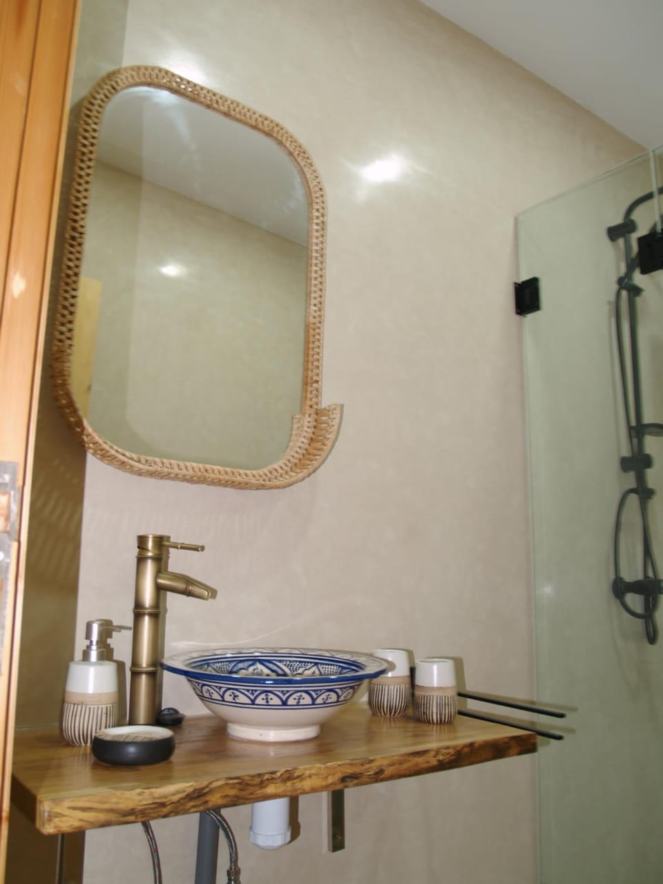 Shower, Bathroom, Decorative detail, towels
