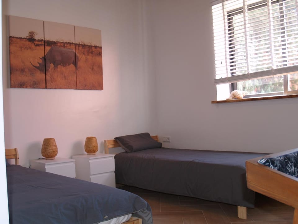 Bed, Photo of the whole room, Decorative detail, Bedroom