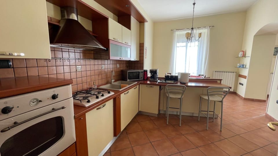 Kitchen or kitchenette, Dining area, minibar, pet friendly, stove, toaster