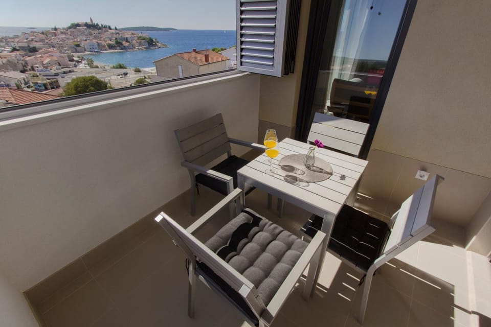 Day, Natural landscape, View (from property/room), Balcony/Terrace, Seating area, Sea view