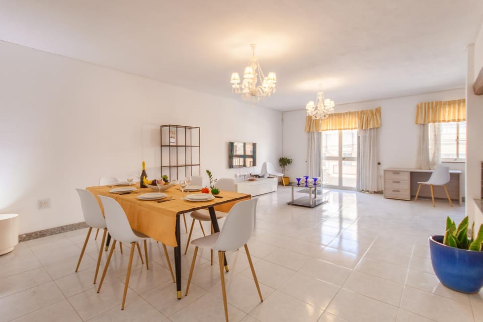 Living room, Dining area, Area and facilities