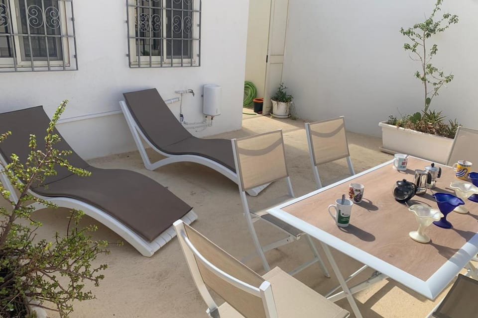 Balcony/Terrace, Area and facilities