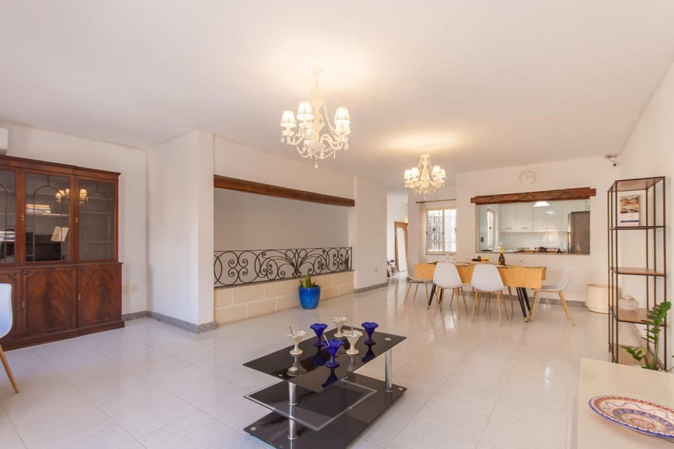 Kitchen or kitchenette, Living room, Dining area, Area and facilities