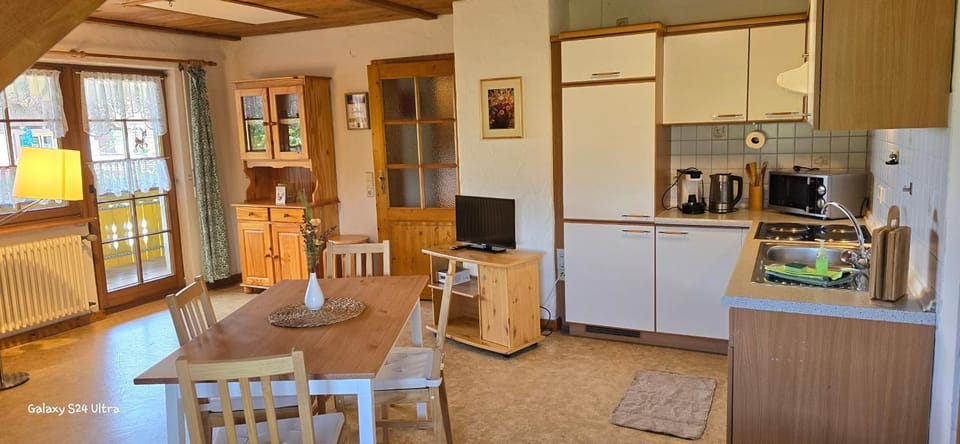 Property building, Kitchen or kitchenette, Living room