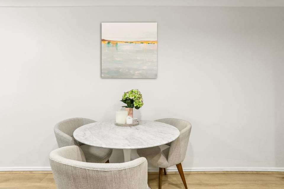 Seating area, Dining area
