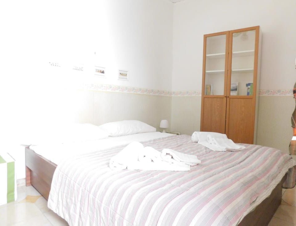 Bed, Photo of the whole room, Bedroom, towels, wardrobe