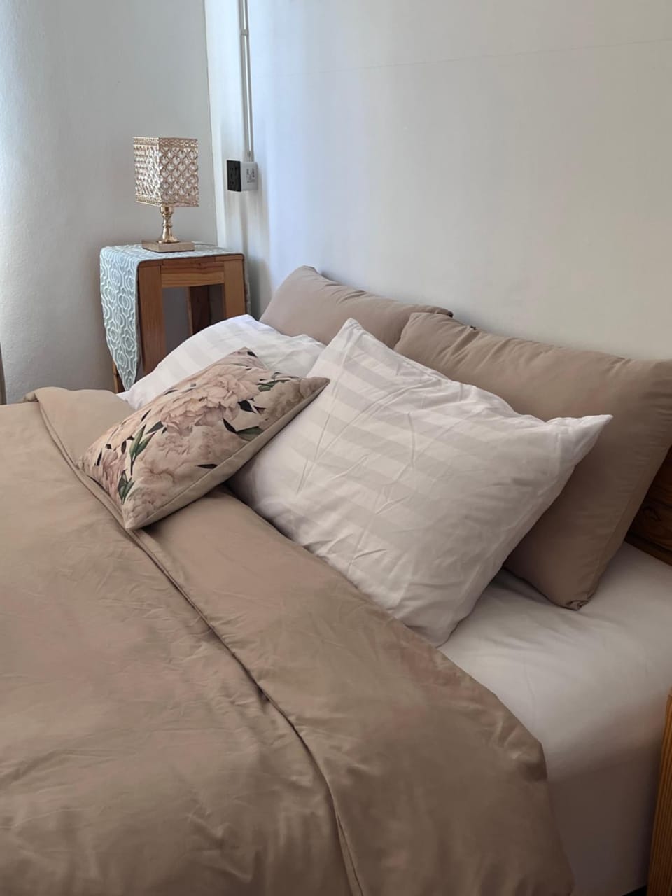 Bed, Living room, Photo of the whole room, Bedroom