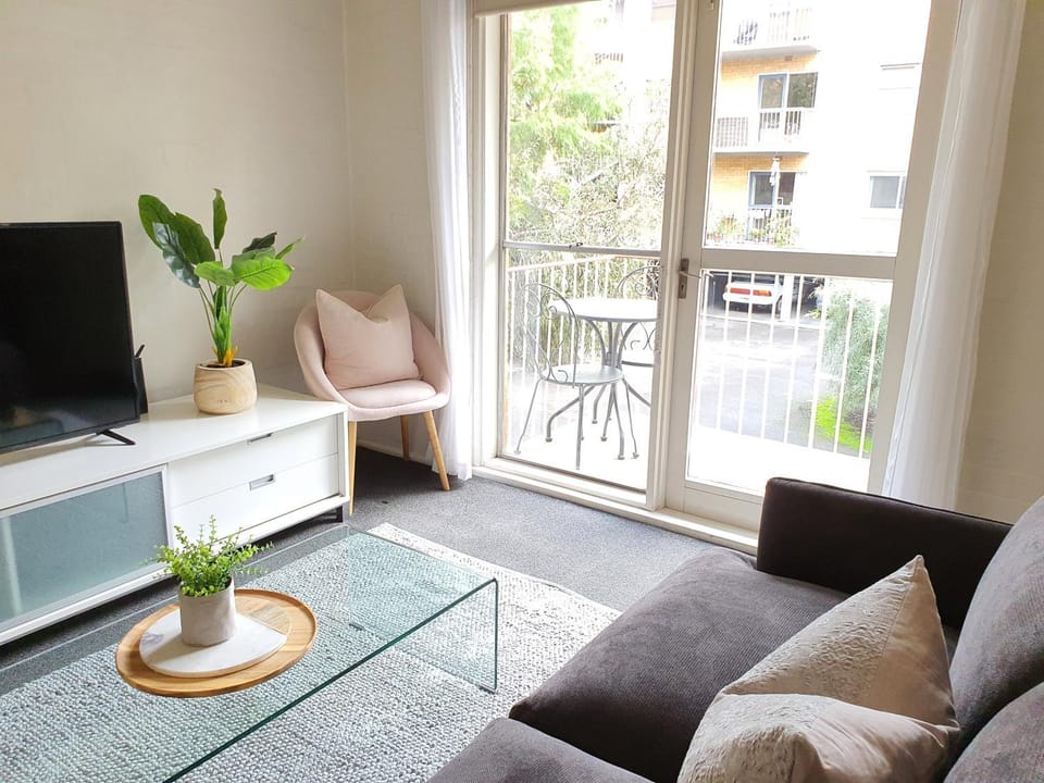 TV and multimedia, Balcony/Terrace, Living room, Seating area