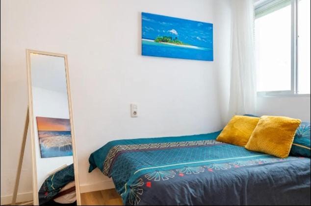 Acogedora Habitacion en apartamento compartido amplio y céntrico Vacation rental in Granada