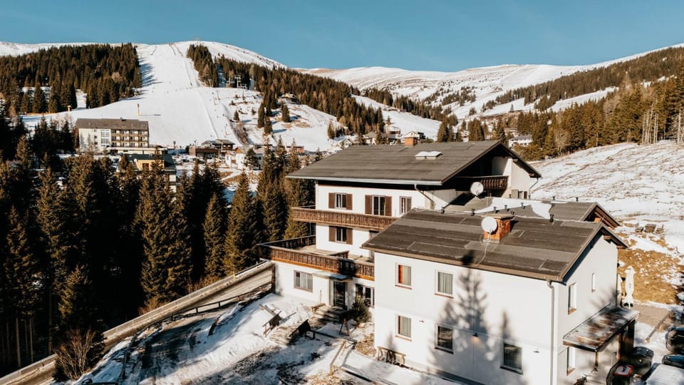 Property building, Day, Natural landscape, Bird's eye view, Winter, Balcony/Terrace, Mountain view